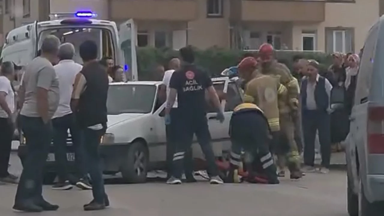 Bursa'da minib&uuml;s ile otomobil &ccedil;arpıştı! &Ccedil;ok sayıda yaralı var...
