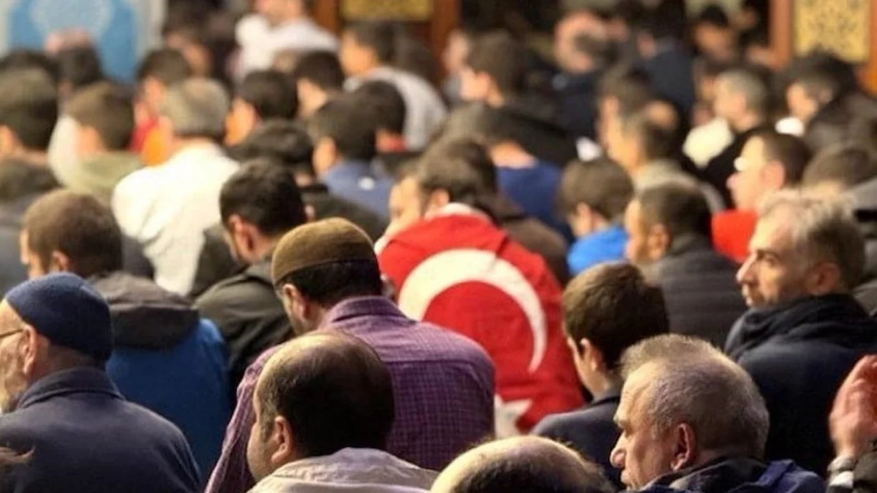 Bursa dahil birçok ilde milli maç öncesi saf tutuldu