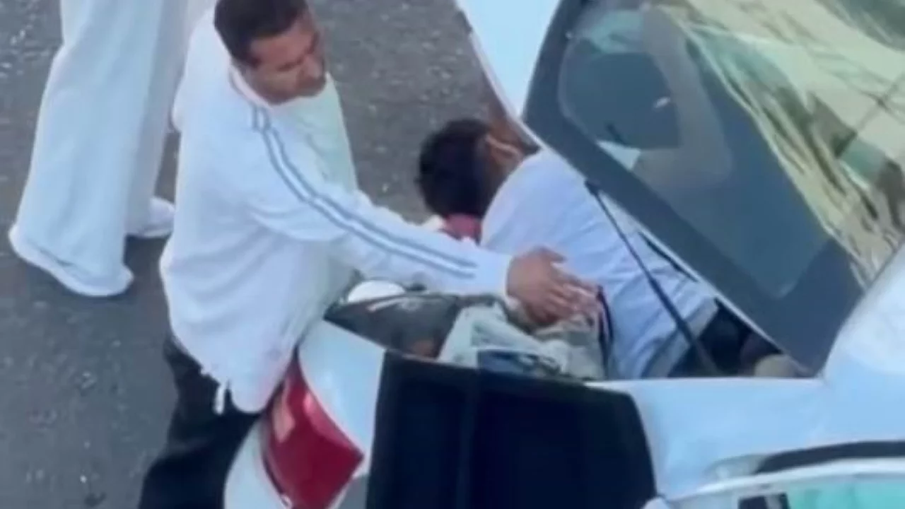 Feci kazada yaralılar otomobilin içinde sıkıştı