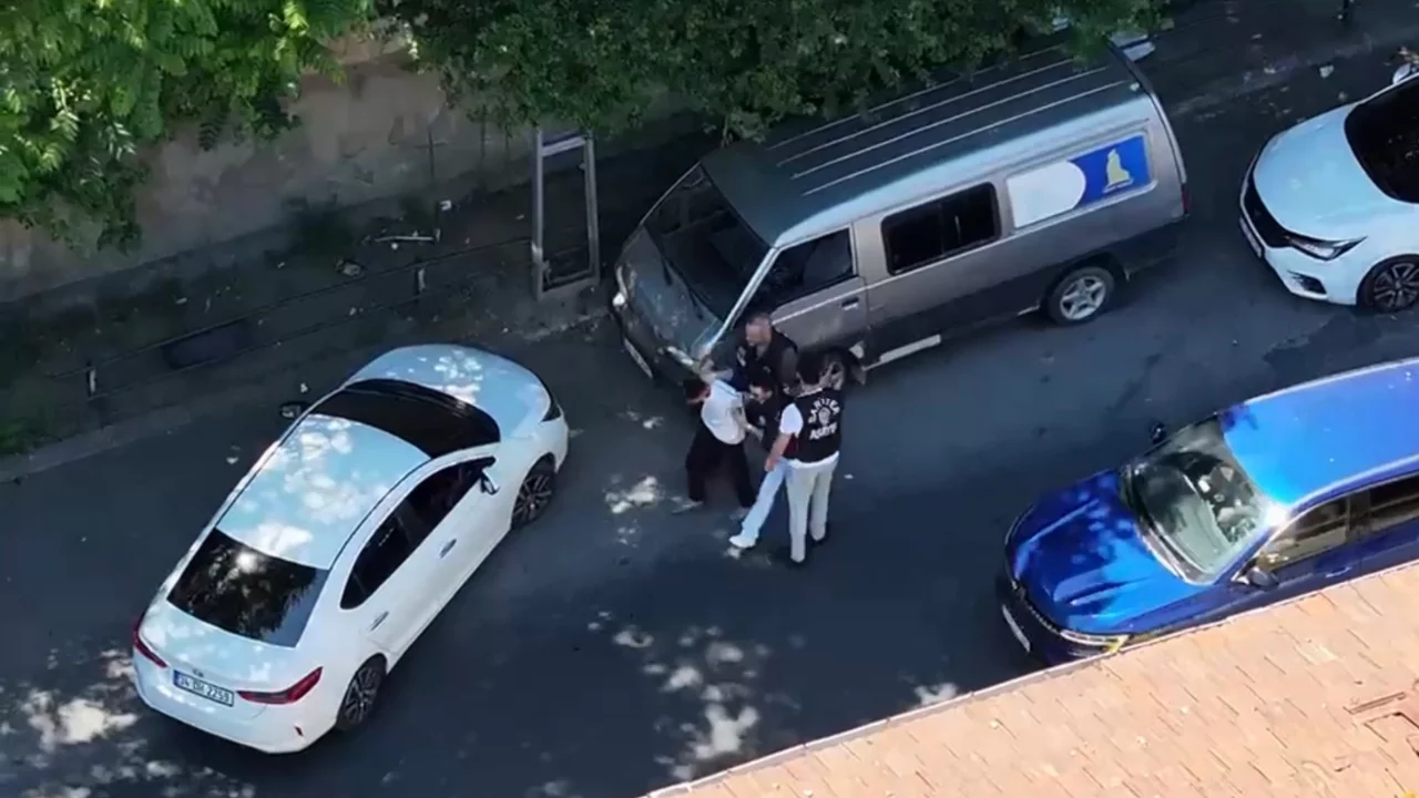Çocuk hırsızlar çaldıkları minibüsle İstanbul turu yaptı! Polis havadan takiple yakaladı...
