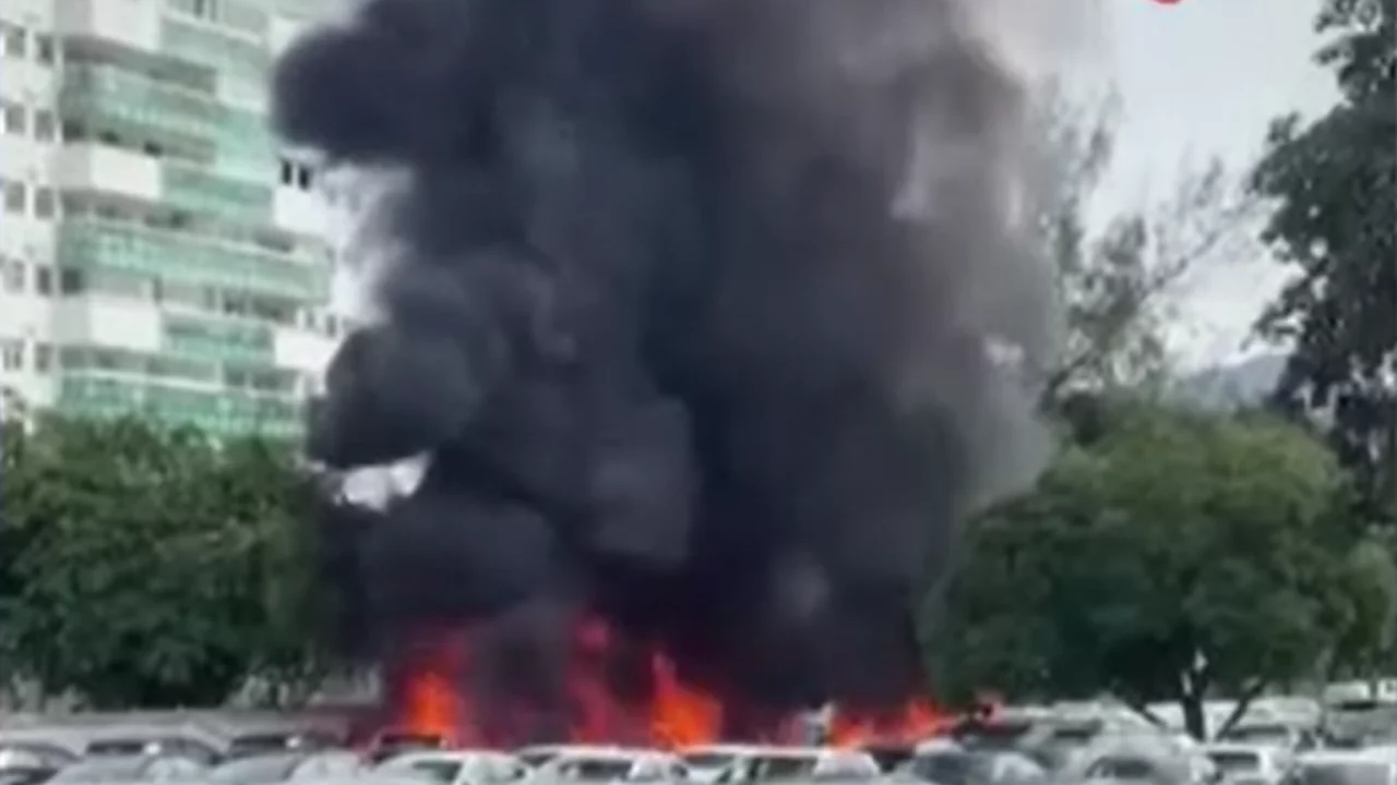 D&uuml;nyaca &uuml;nl&uuml; şarkıcı helikopter kazasında hayatını kaybetti! O anlar kamerada...