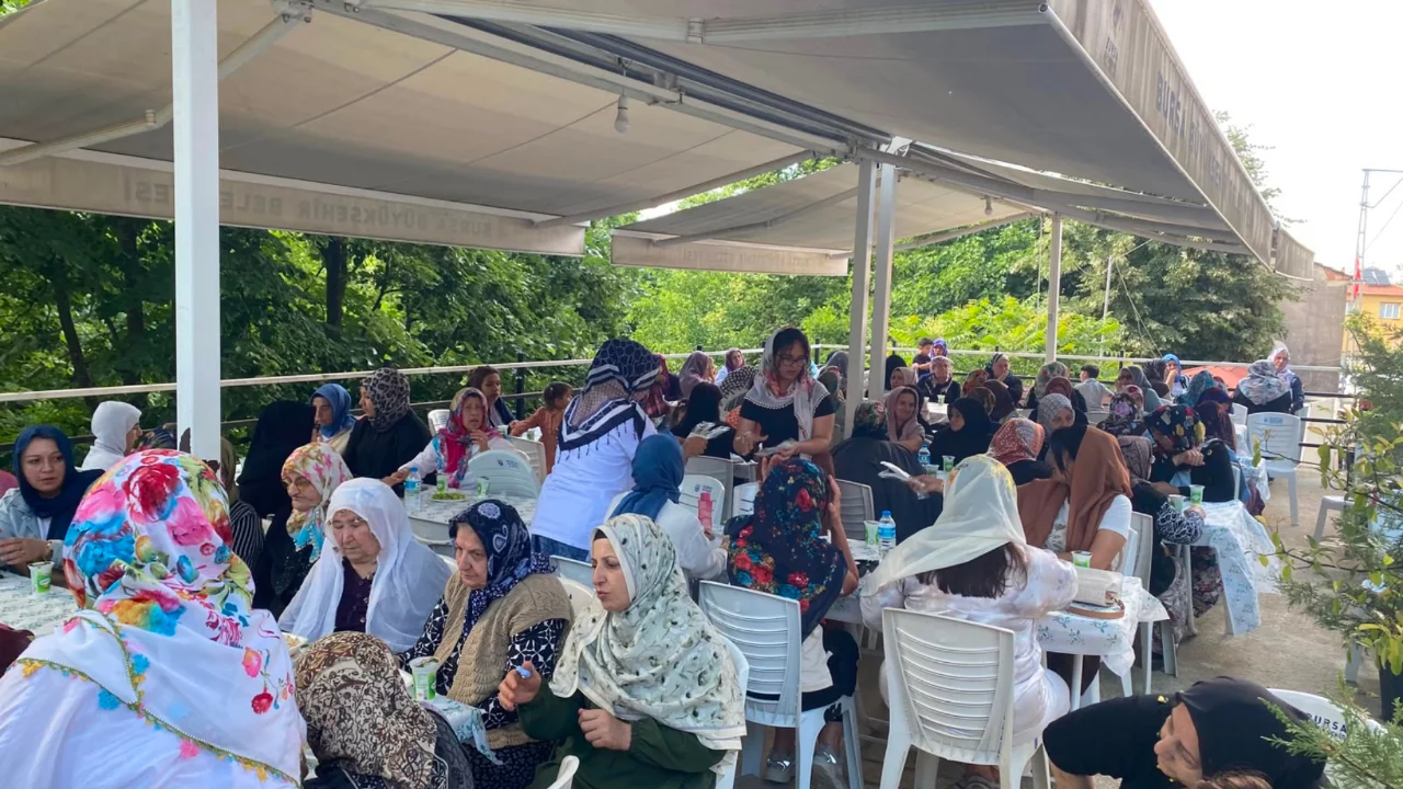 Karsak K&ouml;y&uuml;'nde birlik ve beraberlik g&uuml;n&uuml;! Protokol ve vatandaşlar aynı sofrada buluştu