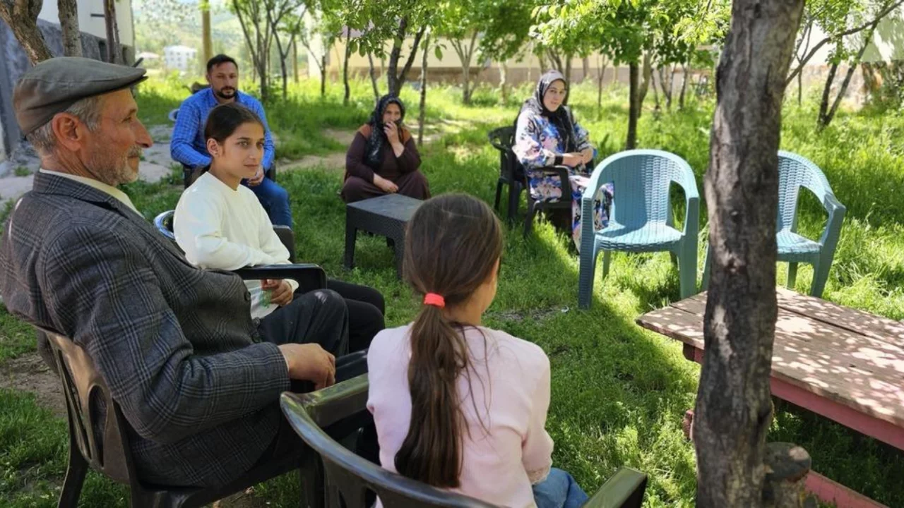 Türkiye'nin çok dilli köyü: 7'den 70'e herkes 3 dil biliyor