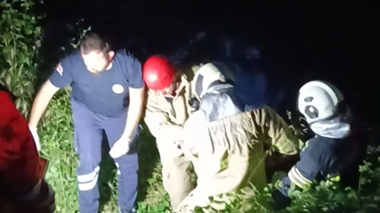 Alkollü vatandaş tuvalet ihtiyacını giderirken ırmağa düştü