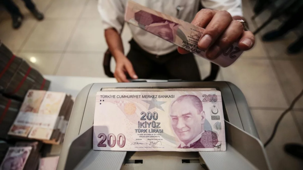 Bankalar yarışa girdi! Parasını getirene 194 bin lira veriyorlar
