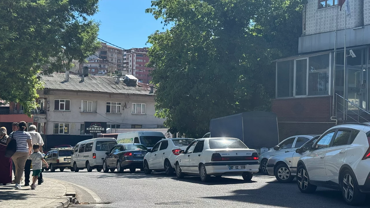 Sabah saatlerinde kilitlenen yollar vatandaşı isyan ettirdi