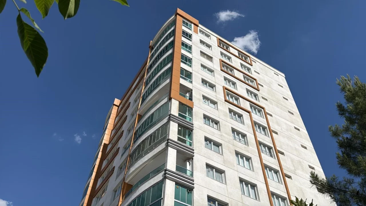 LGS sınavı k&ouml;t&uuml; ge&ccedil;ti diye balkondan atladı! 13 yaşında hayata veda etti..