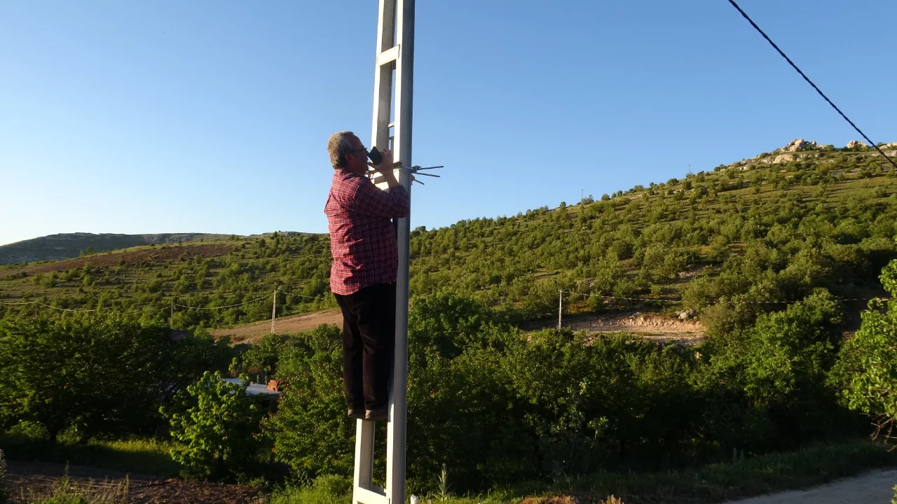 Direğe &ccedil;ıkmadan konuşamıyorlar! Deprem sonrası iletişim &ccedil;ilesi tepki &ccedil;ekiyor