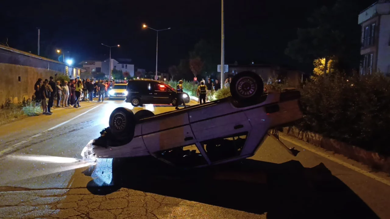 Bursa'da kontrolden çıkan araç takla attı! Sürücüyü esnaf kurtardı...