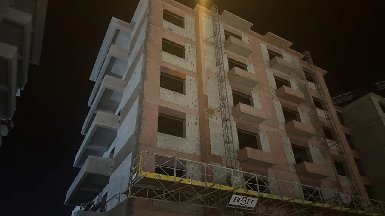 Hatay'da inşaattan düşen işçi kurtarılamadı