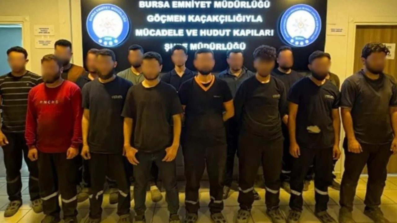 Bursa polisinden ka&ccedil;ak g&ouml;&ccedil;men &ccedil;alıştıran işletmelere operasyon!