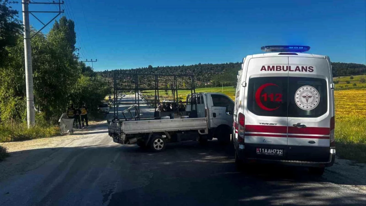 Ambulans ile kamyonet çarpıştı! 