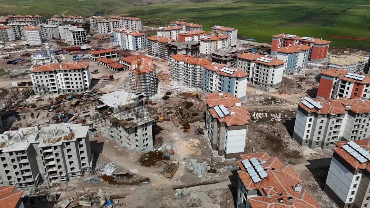 TOKİ hamlesi b&ouml;lgeyi u&ccedil;urdu: 6 kat y&uuml;kseldi...