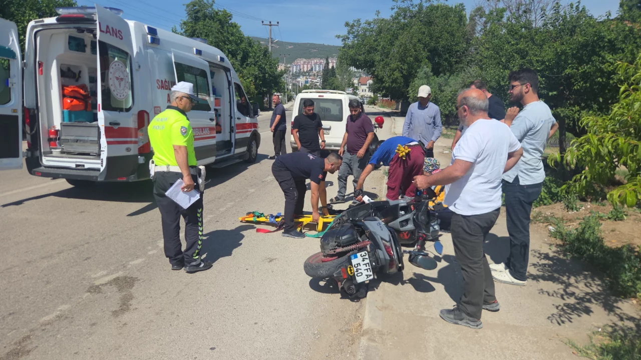 Bursa'da hafif ticari aracın çarptığı motosikletin sürücüsü yaralandı!