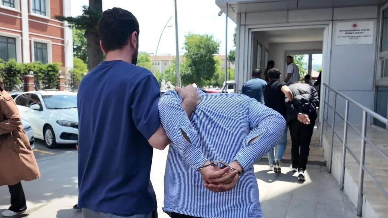 B&uuml;y&uuml;k&ccedil;ekmece Adliyesi'ndeki soygunun iki kilit ismi adliyede!