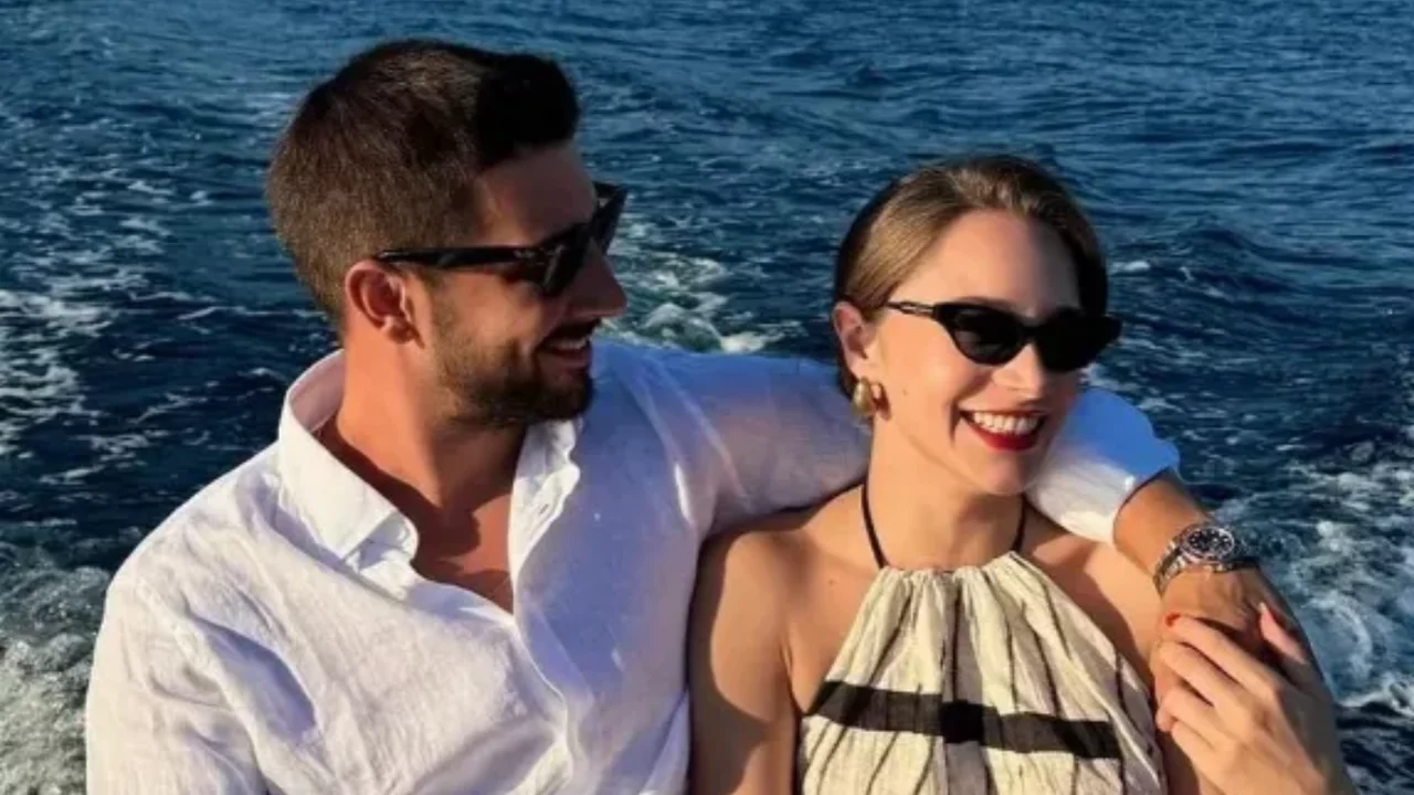 Miray Daner sosyal medyayı salladı: Belediye başkanının oğluyla romantik tatil paylaşımı...