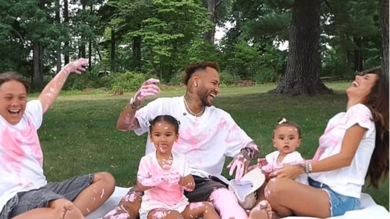 Neymar'dan büyük aile mutluluğu! Ünlü futbolcu beşinci kez baba olmaya hazırlanıyor