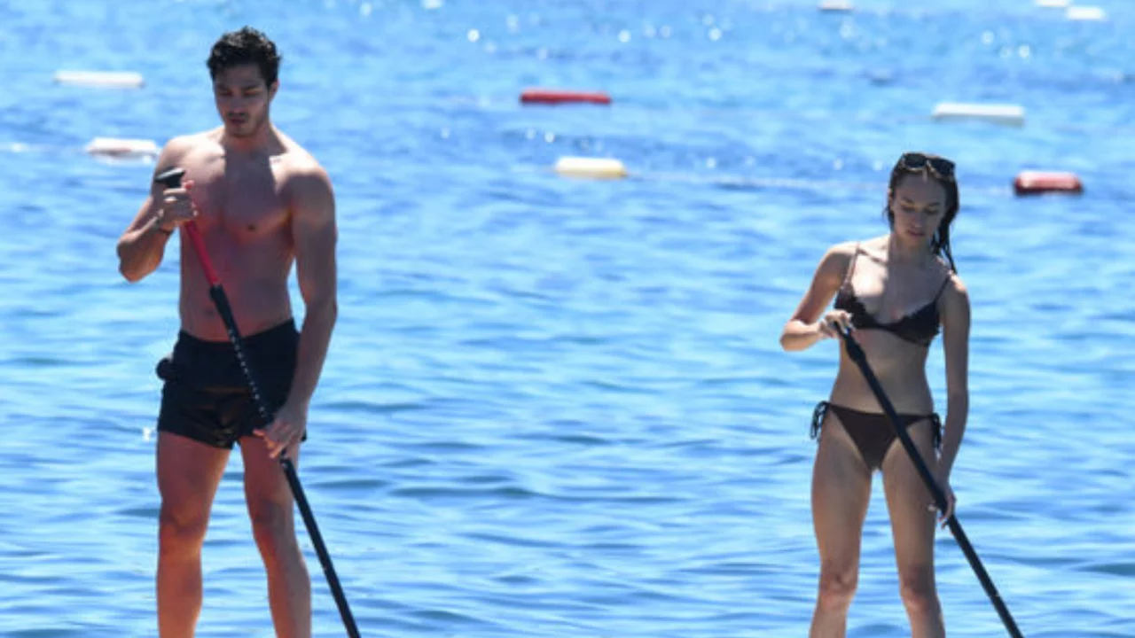Eyl&uuml;l Tumbar ve Enes Ko&ccedil;ak'tan Bodrum'da yaz keyfi! Deniz &uuml;zerindeki eğlenceli anlar dikkat &ccedil;ekti