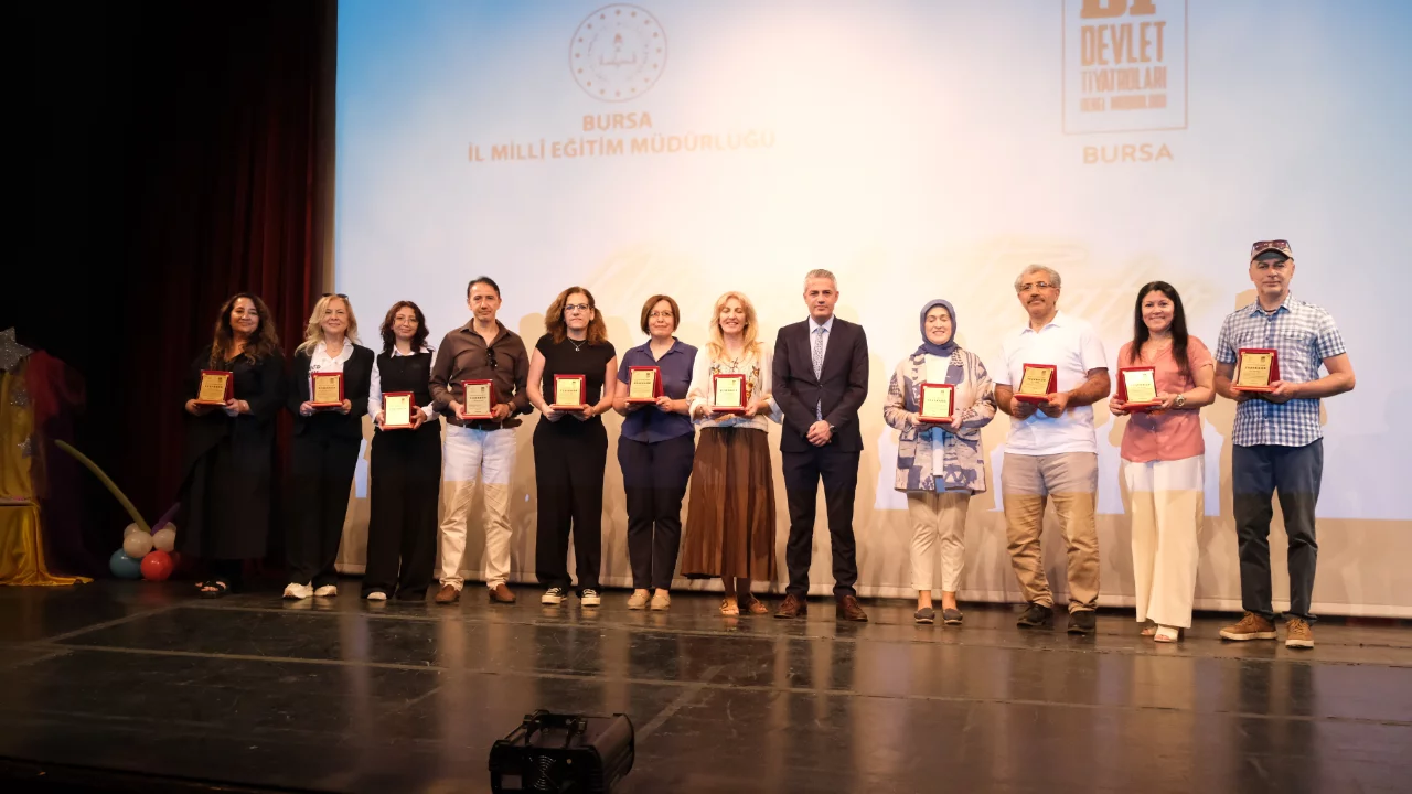 Bursa'da &ouml;ğrencileri sahneyle buluşturan proje! Tiyatro eğitimi final g&ouml;sterileriyle ta&ccedil;landı