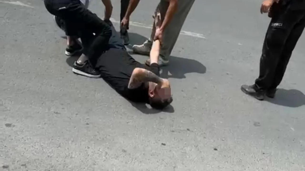 Adliye &ouml;n&uuml;nde silahlı saldırı!