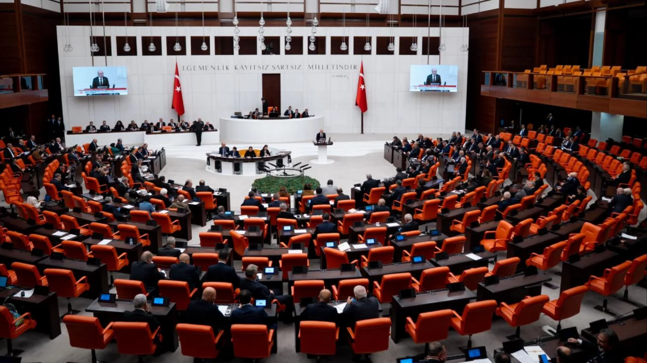 TBMM'nin çalışma süresi uzatıldı 