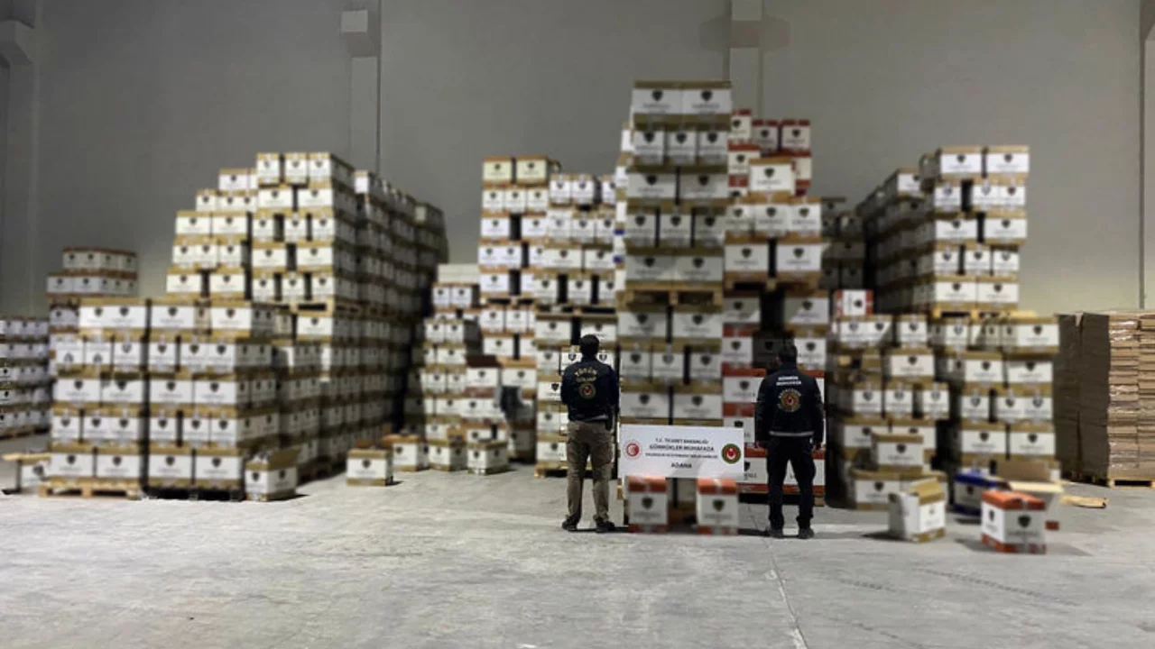 D&uuml;zce'de jandarmadan operasyon! 47 bin 200'&uuml; dolu 130 bin makaron ele ge&ccedil;irildi