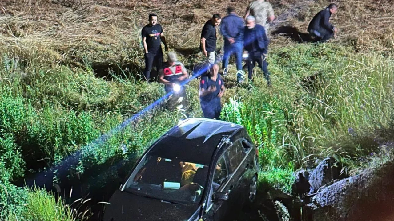 Elazığ'da kontrolden çıkan cip köprüden dereye uçtu: Yaralılar var...