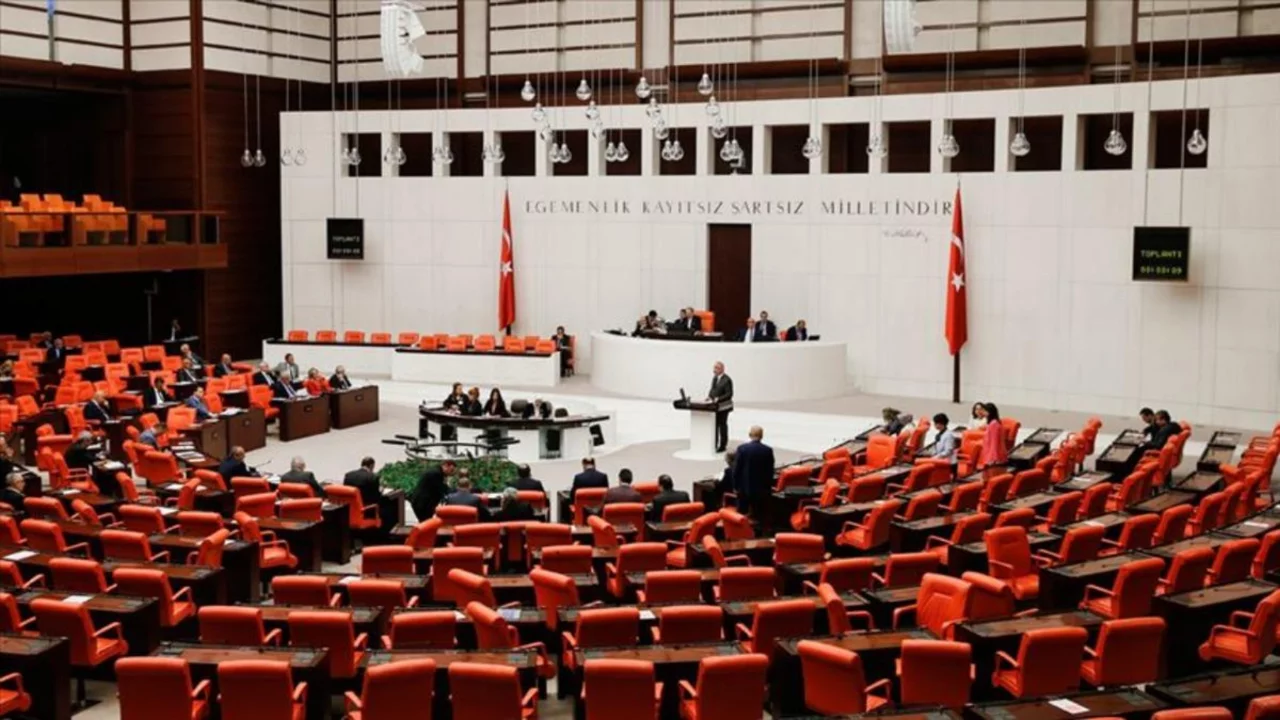 TBMM'nin çalışma süresi uzatıldı 