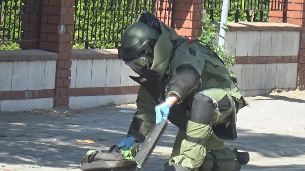 Aydın'da ş&uuml;pheli &ccedil;anta alarmı! Bomba imha ekipleri harekete ge&ccedil;ti