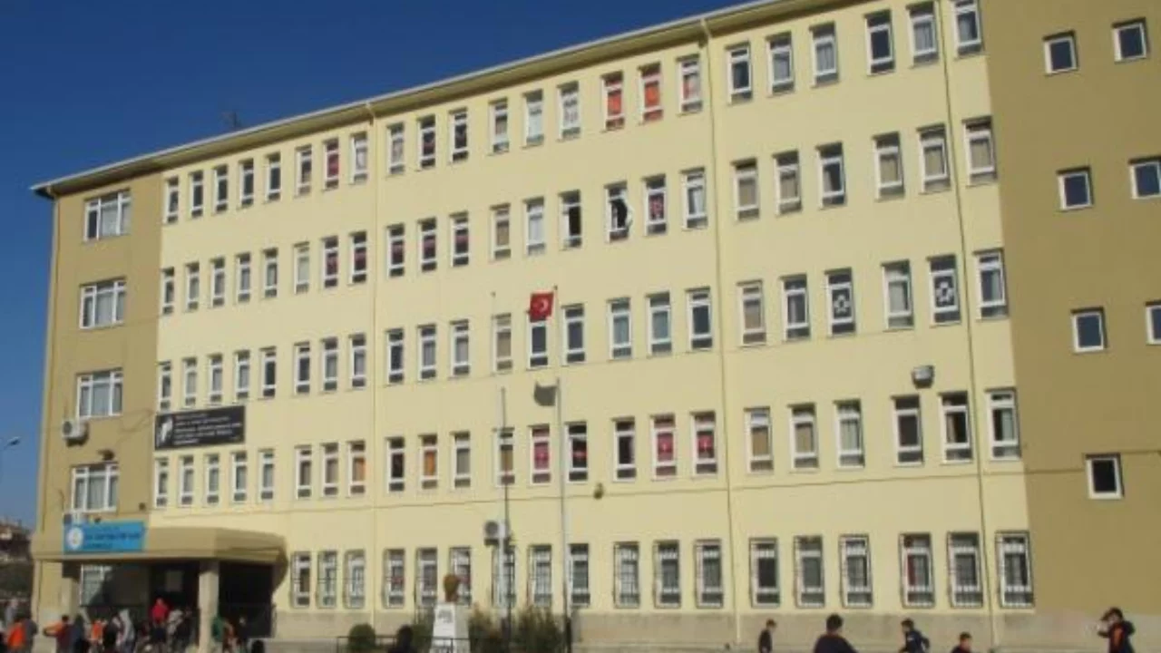 Gemlik'in o okulu baştan yapılıyor: İhale tarihi açıklandı