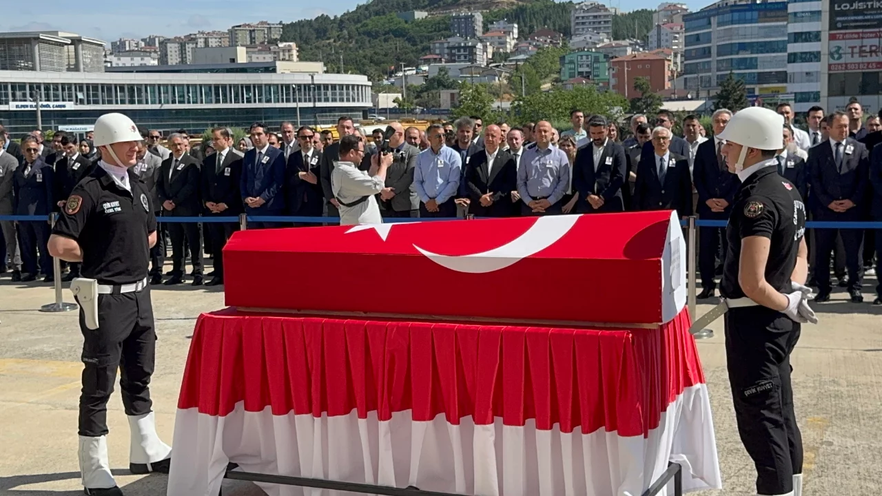Duruşma sırasında hayatını kaybeden savcının cenazesi memleketi Bursa'ya uğurlandı...