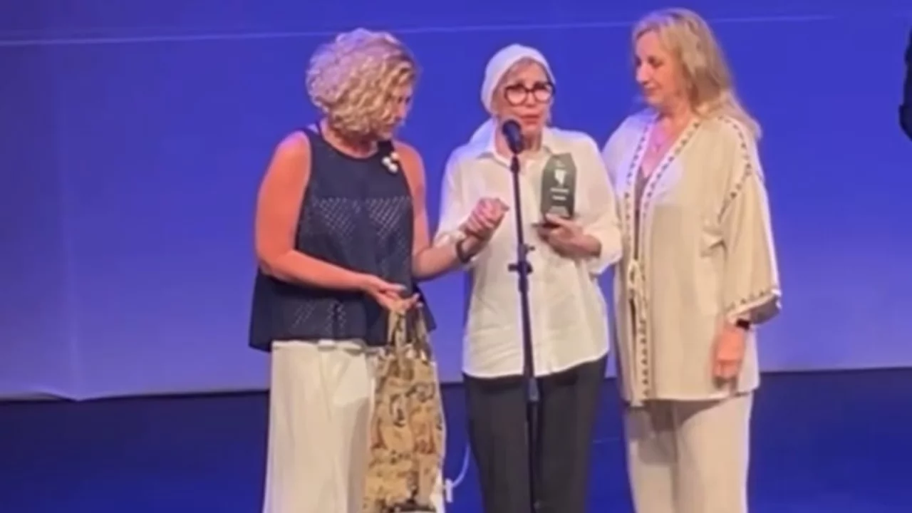 G&uuml;l Onat'tan duygulandıran a&ccedil;ıklama: "Uzun zamandır yaşam m&uuml;cadelesi veriyorum"