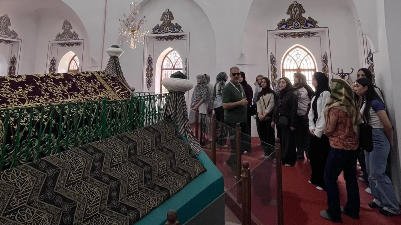 Gençler Bursa'nın tarihi derinliklerini keşfediyor: Sokak sokak geçmişe yolculuk başladı!
