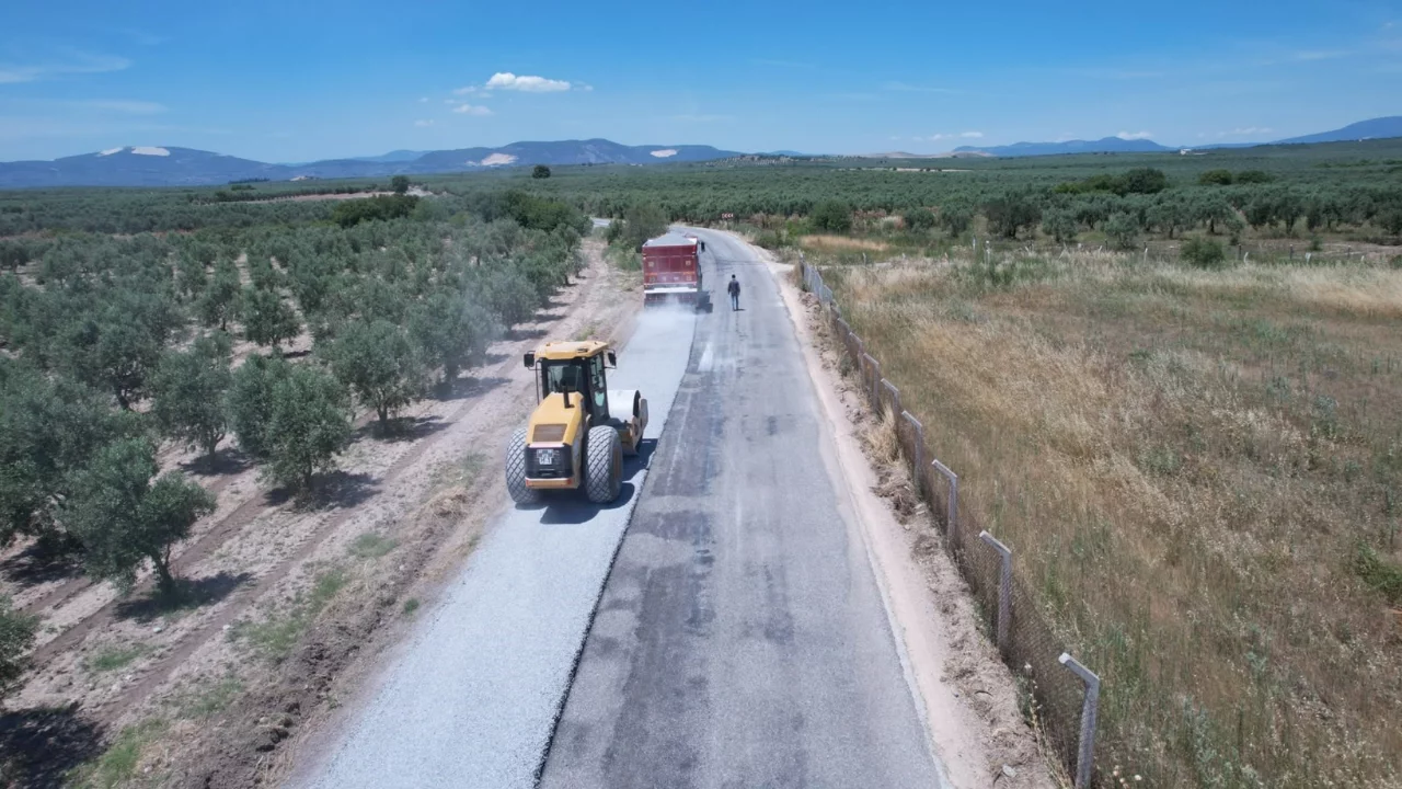 Manisa'da yollar yenileniyor