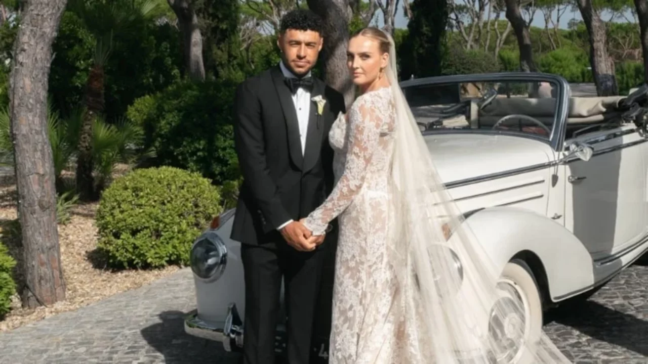 Alex Oxlade-Chamberlain ve Perrie Edwards'tan romantik nikah! &Uuml;nl&uuml; &ccedil;ift Portekiz'de evlendi