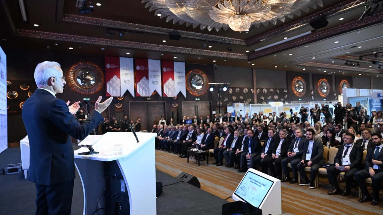 Bursa'nın da i&ccedil;inde olduğu dev proje ağı! Dijital altyapı yol haritası a&ccedil;ıklandı...