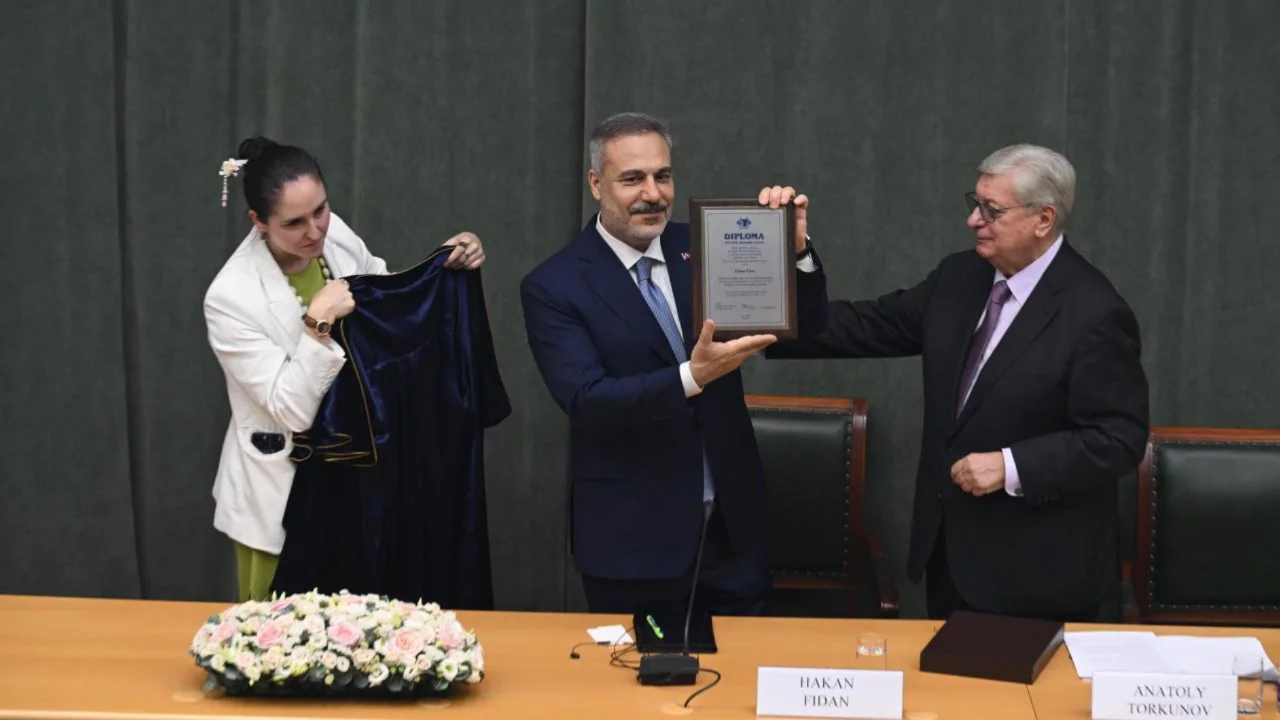 Bakan Fidan'a Rusya'da fahri doktora verildi