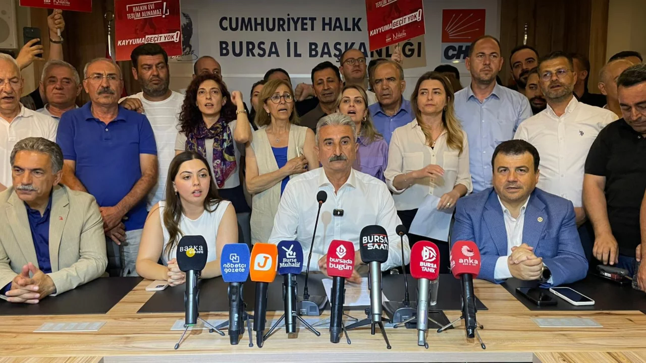 Nihat Yeşiltaş; Parti binasını terk etmeyeceğiz...