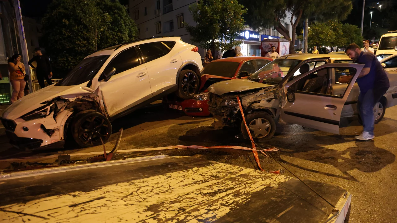 Direksiyon başında kalp krizi geçirip can verdi! Park halindeki araçlara çarparak durabildi...