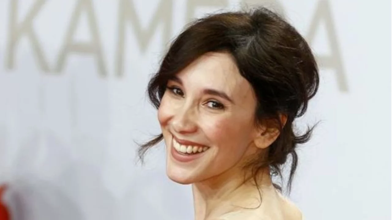 Sibel Kekilli'ye Prestijli &Ouml;d&uuml;l! Başarılı oyuncu frankfurt T&uuml;rk film festivali'nde onurlandırıldı