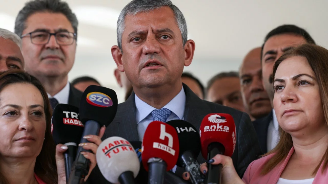 Özgür Özel'den yeni parti açıklaması: Baskın seçime hazır olmak zorundayız 
