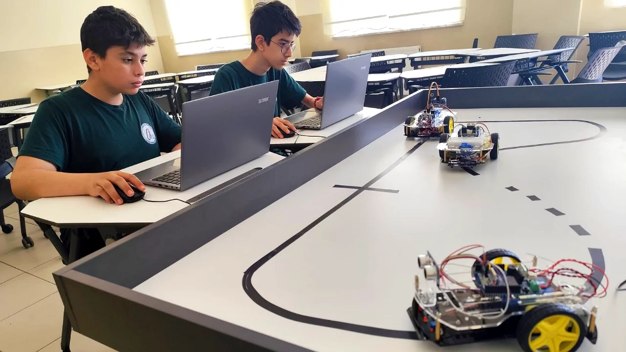 MEBKİT Robot Yarışması'nda Orhangazi Fen Lisesi Türkiye derecesi elde etti 