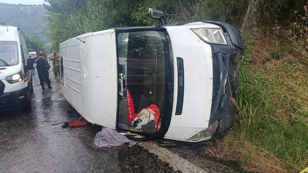 İş&ccedil;i servisi dehşeti: Direksiyon hakimiyeti kayboldu, ara&ccedil; şarampole u&ccedil;tu