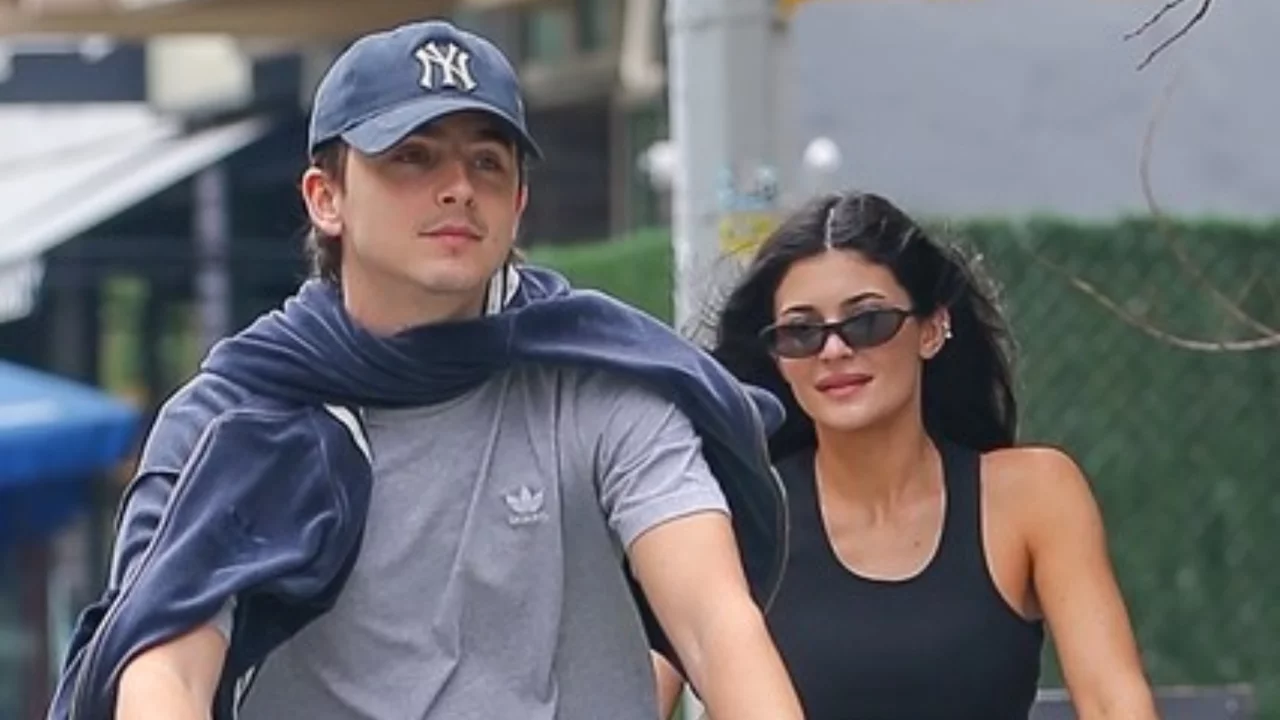 Kylie Jenner ve Timoth&eacute;e Chalamet'ten aşk dolu kaçamak! Bisiklet turu objektiflere yansıdı