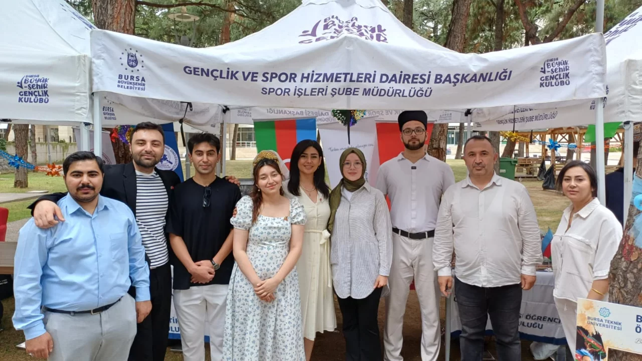 T&uuml;rk d&uuml;nyası gen&ccedil;liği AKİD &ccedil;atısı altında buluştu