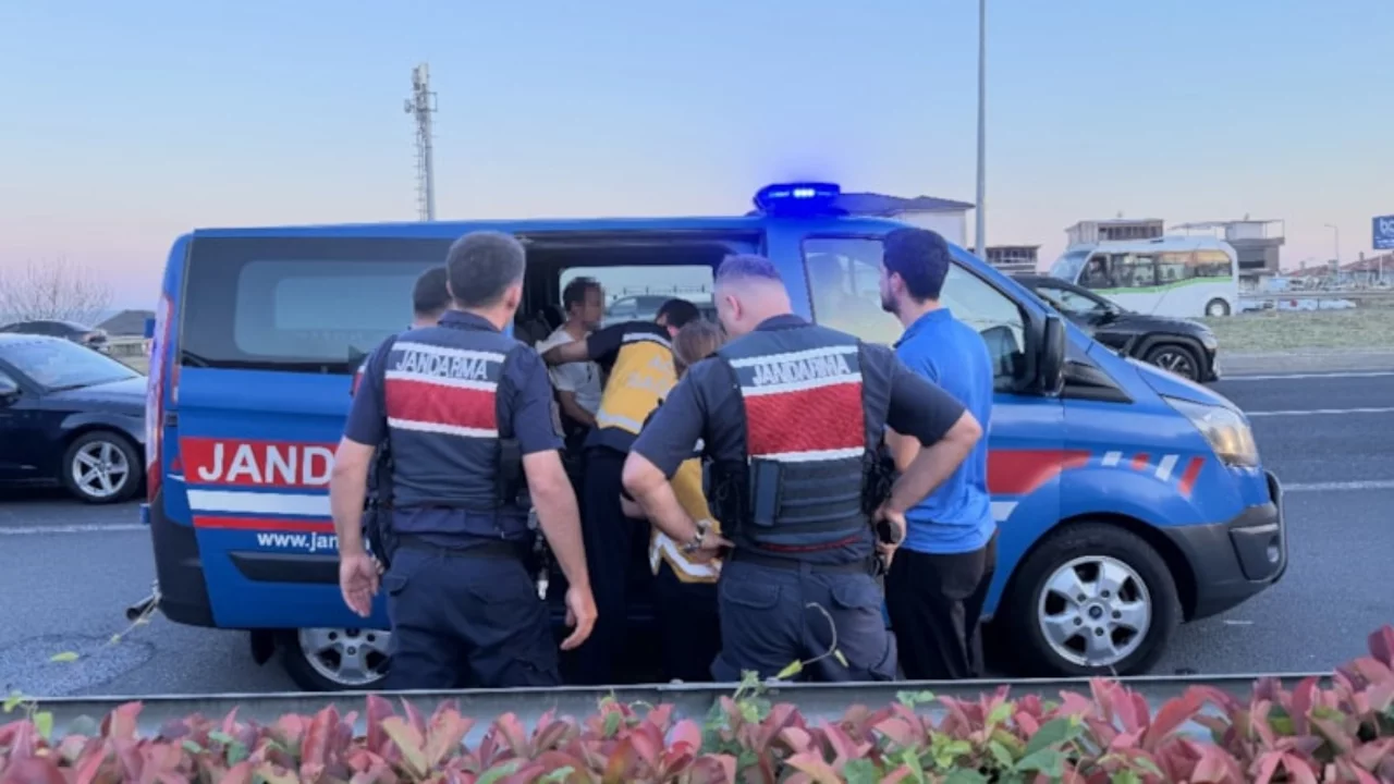 Tekirdağ'da şerit ihlali yaparak ortalığı savaş alanına &ccedil;evirdi: Yakalanınca baygınlık ge&ccedil;irdi