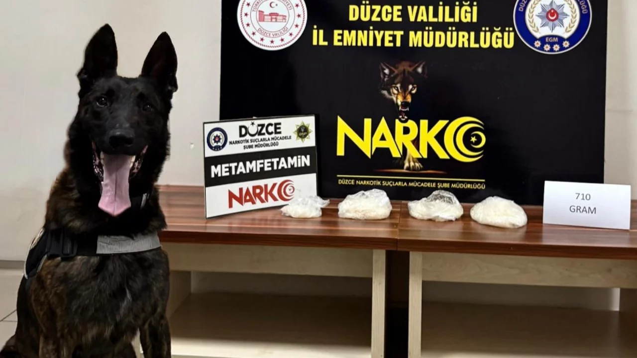 Durdurulan ticari ara&ccedil;tan milyonlarca liralık uyuşturucu &ccedil;ıktı