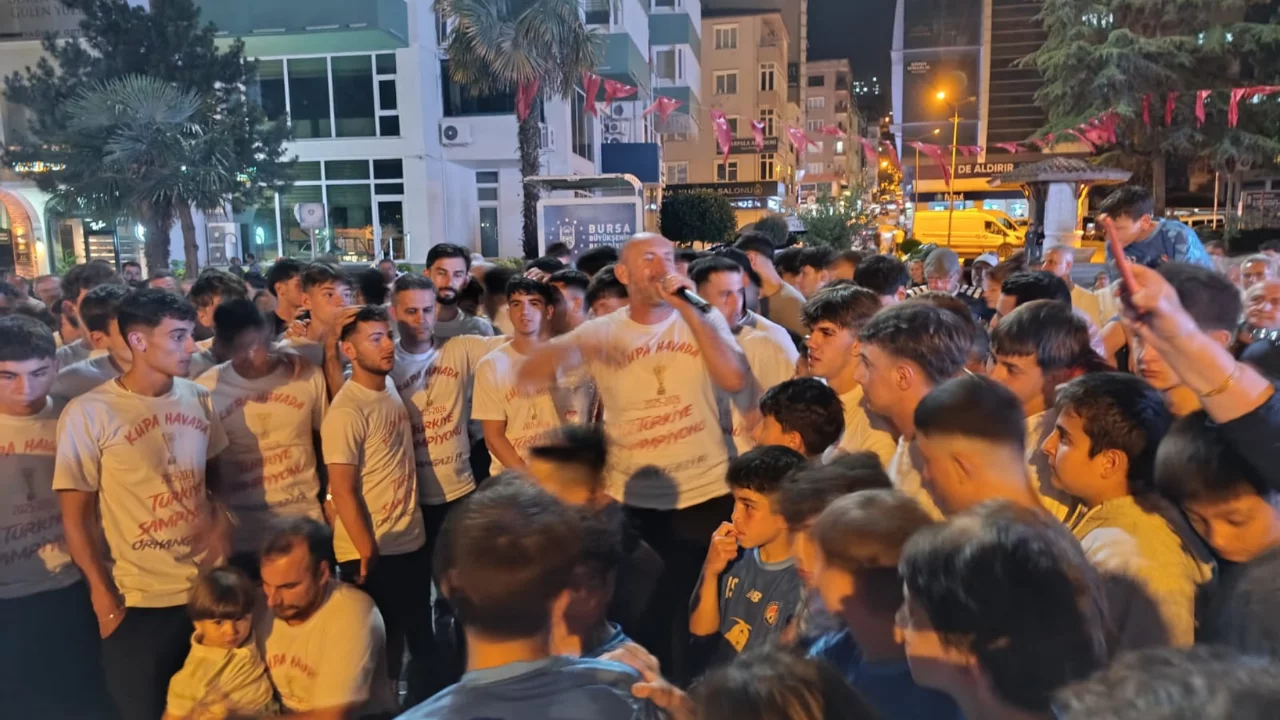 Bursa'nın gururu T&uuml;rkiye şampiyonu gen&ccedil;lere Orhangazi'de yakışır karşılama!