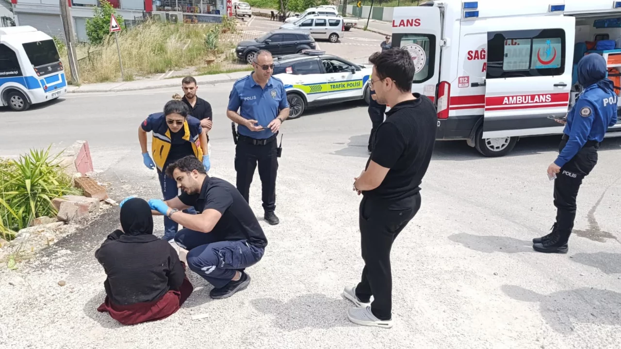 Orhangazi'de korkutan kaza! Motosiklet s&uuml;r&uuml;c&uuml;s&uuml; yaralandı..