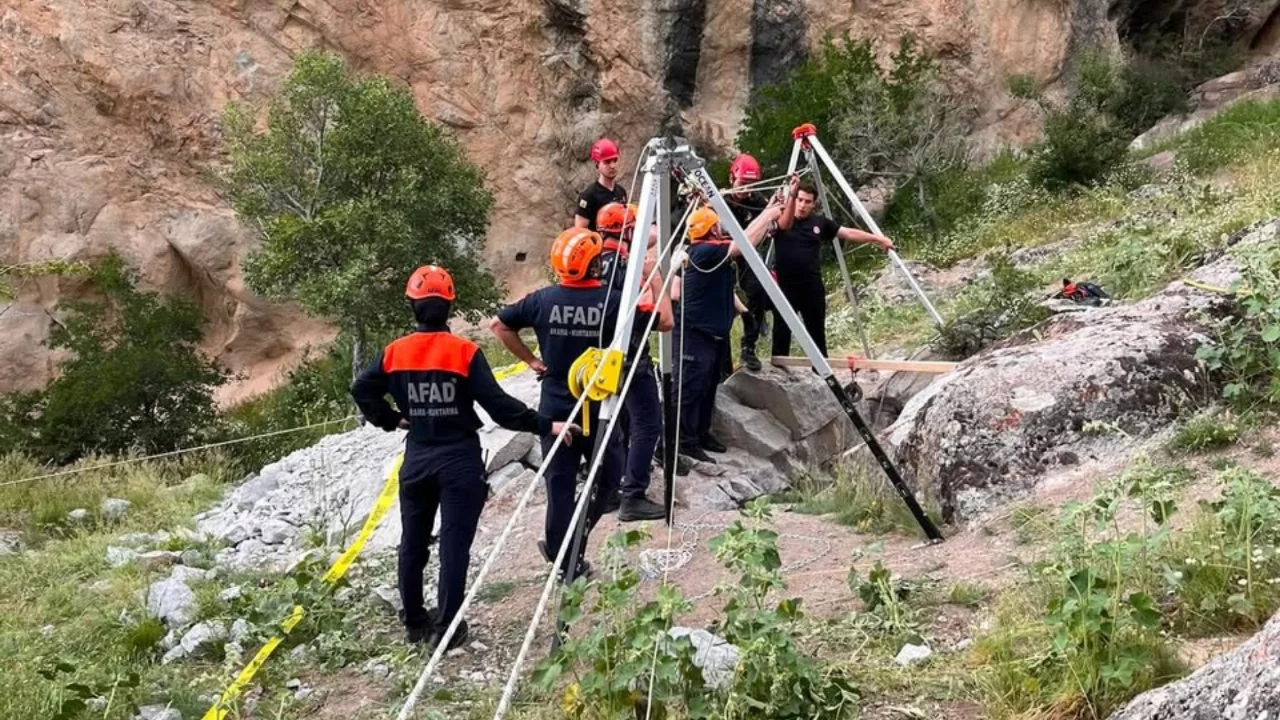 Ka&ccedil;ak kazının sonu &ccedil;ok k&ouml;t&uuml; bitti! Kuyudan cansız bedenleri &ccedil;ıktı...